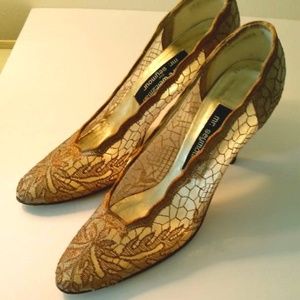 Stuart Weitzman Classic Lilac Lace Pumps - 7N